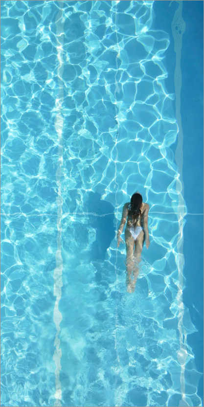 Poster Woman in swimming pool