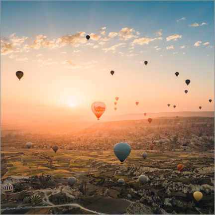 Premium poster Ballonvlucht in de zonsopgang boven Cappadocië