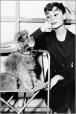 Premium poster Audrey Hepburn met puppyhond